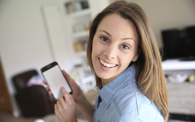 woman showing smartphone